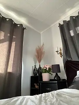 ZoeyJohnson online show from 10.23.25