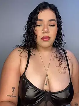 Snapshot of krisstenSantos chatting on 11.05.25 krisstenSantos online show from 11.05.25