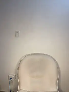 Snapshot of krisstenSantos chatting on 11.06.25 krisstenSantos online show from 11.06.25