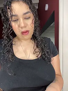 Snapshot of krisstenSantos chatting on 11.07.25 krisstenSantos online show from 11.07.25