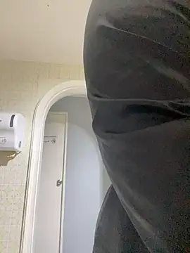 Snapshot of krisstenSantos chatting on 11.12.25 krisstenSantos online show from 11.12.25