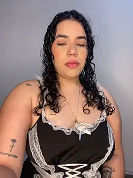 Snapshot of krisstenSantos chatting on 11.18.25 krisstenSantos online show from 11.18.25