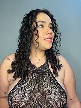 Snapshot of krisstenSantos chatting on 11.29.25 krisstenSantos online show from 11.29.25