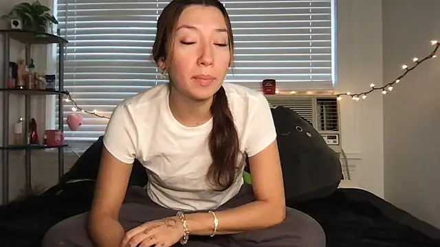 Snapshot of yoursweetestlilly chatting on 11.14.25 yoursweetestlilly online show from 11.14.25