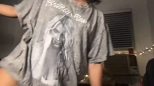 Snapshot of yoursweetestlilly chatting on 03.26.26 yoursweetestlilly online show from 03.26.26