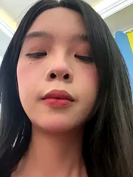 Snapshot of qiqi_x chatting on 10.12.25 qiqi x online show from 10.12.25