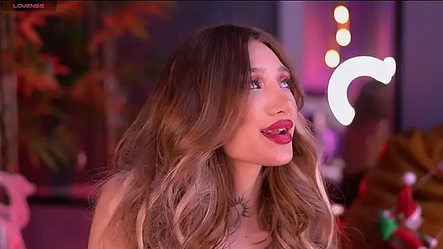 Snapshot of SiennaJayden chatting on 12.19.25 SiennaJayden online show from 12.19.25