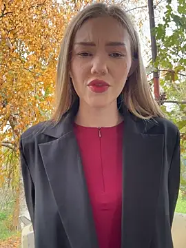 MilaMoone online show from 10.24.25