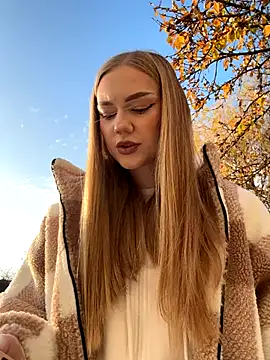 MilaMoone online show from 11.28.25