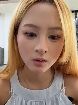 Snapshot of yuki_june chatting on 09.21.25 yuki june online show from 09.21.25