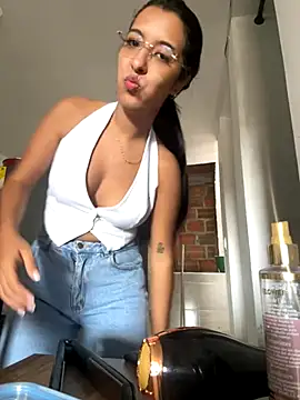 Valerygomez02 online show from 10.17.25