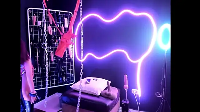 Snapshot of Mistress_Megan_BDSM chatting on 09.19.25 Mistress Megan BDSM online show from 09.19.25