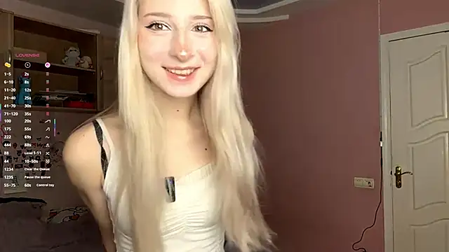 Snapshot of FridaAaberg chatting on 11.02.25 FridaAaberg online show from 11.02.25