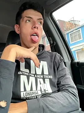 Snapshot of mattebret11 chatting on 09.26.25 mattebret11 online show from 09.26.25