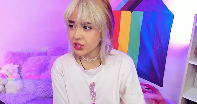 Snapshot of NekoWaifu chatting on 09.25.25 NekoWaifu online show from 09.25.25