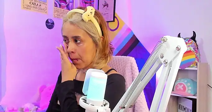 Snapshot of NekoWaifu chatting on 09.27.25 NekoWaifu online show from 09.27.25