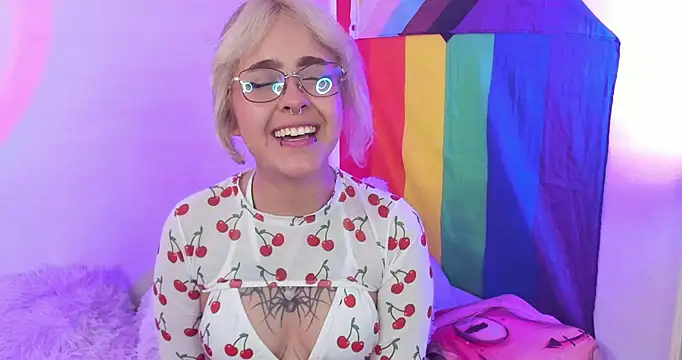 Snapshot of NekoWaifu chatting on 10.01.25 NekoWaifu online show from 10.01.25