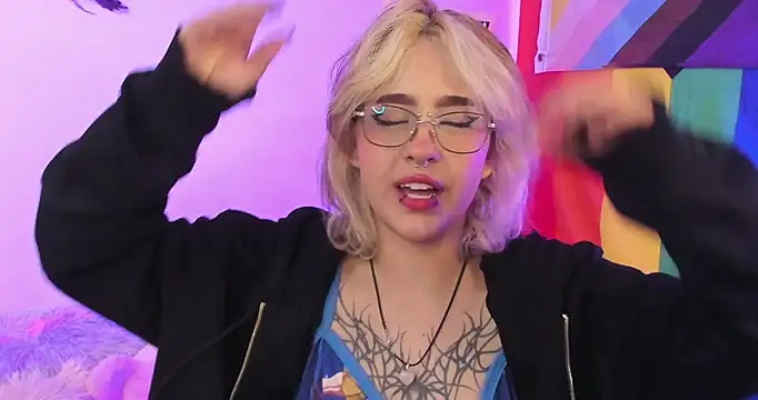 Snapshot of NekoWaifu chatting on 10.15.25 NekoWaifu online show from 10.15.25