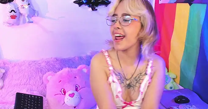 Snapshot of NekoWaifu chatting on 10.22.25 NekoWaifu online show from 10.22.25