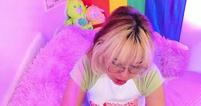 Snapshot of NekoWaifu chatting on 11.05.25 NekoWaifu online show from 11.05.25