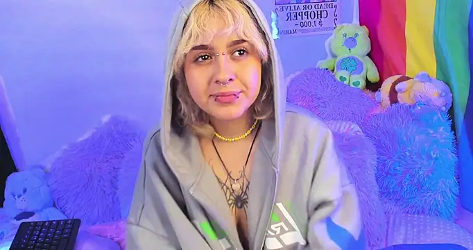 Snapshot of NekoWaifu chatting on 11.08.25 NekoWaifu online show from 11.08.25