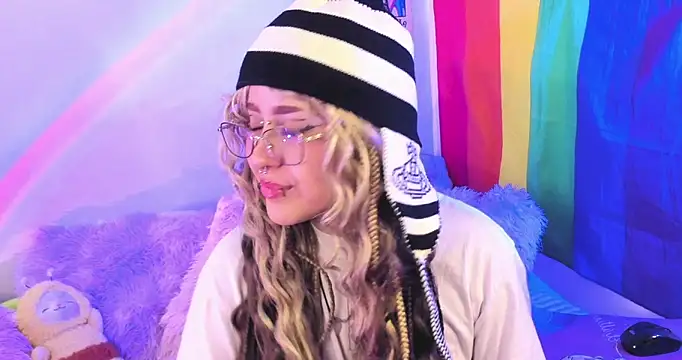 Snapshot of NekoWaifu chatting on 11.24.25 NekoWaifu online show from 11.24.25