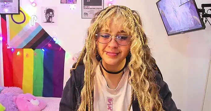 Snapshot of NekoWaifu chatting on 11.29.25 NekoWaifu online show from 11.29.25