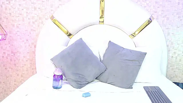 Snapshot of paulina_cano chatting on 09.17.25 paulina cano online show from 09.17.25