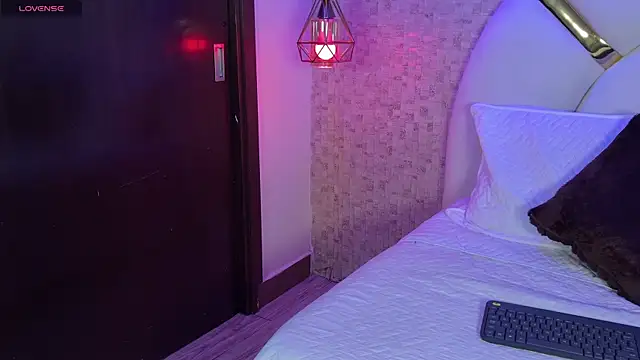 Snapshot of paulina_cano chatting on 09.29.25 paulina cano online show from 09.29.25