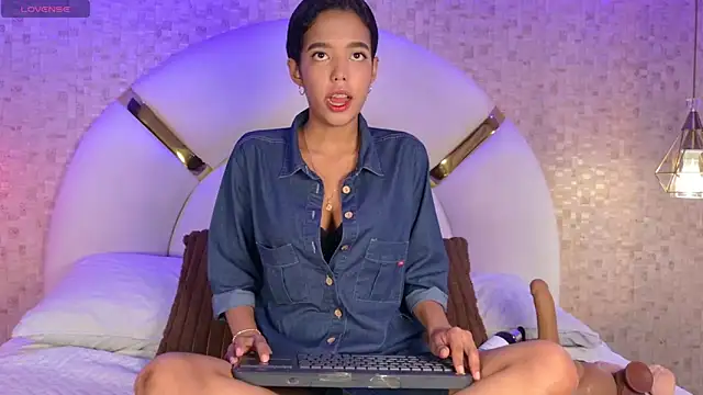 Snapshot of paulina_cano chatting on 10.15.25 paulina cano online show from 10.15.25