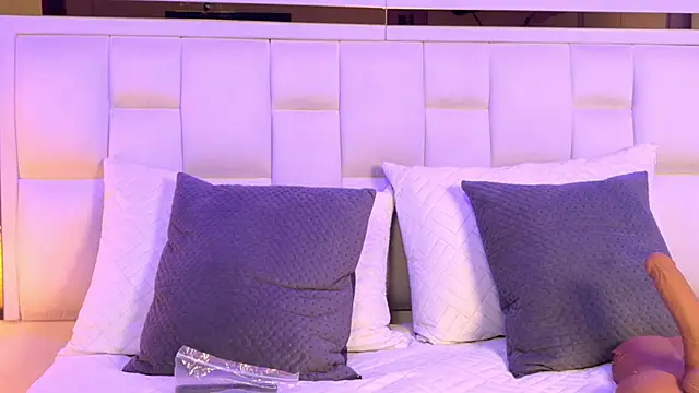 Snapshot of paulina_cano chatting on 11.15.25 paulina cano online show from 11.15.25