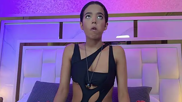 Snapshot of paulina_cano chatting on 11.21.25 paulina cano online show from 11.21.25