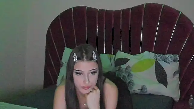 Snapshot of DariaX19 chatting on 11.18.25 DariaX19 online show from 11.18.25