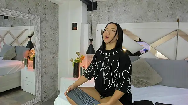 Megan-8 online show from 10.14.25