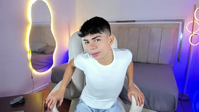 Snapshot of Peter_chase chatting on 01.13.26 Peter chase online show from 01.13.26