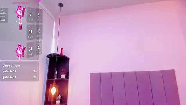 HoollyHendrix online show from 10.03.25