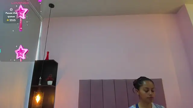 HoollyHendrix online show from 10.16.25