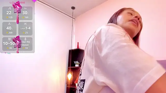 HoollyHendrix online show from 11.24.25