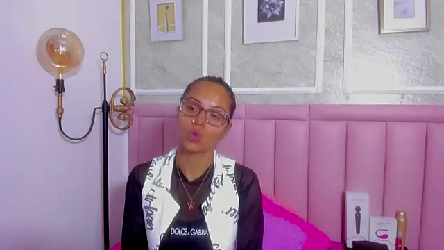 HoollyHendrix online show from 03.10.26