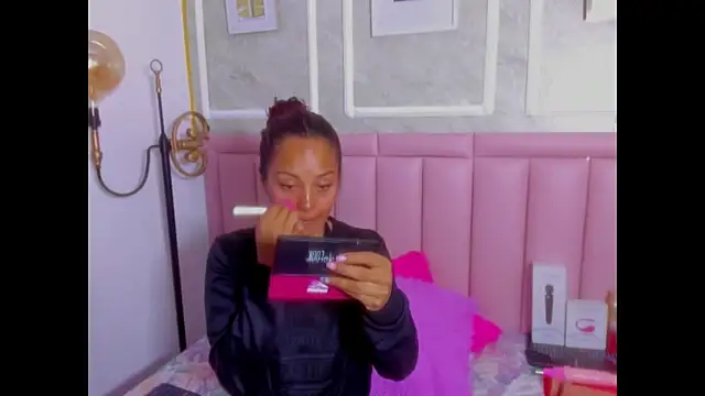 HoollyHendrix online show from 03.13.26