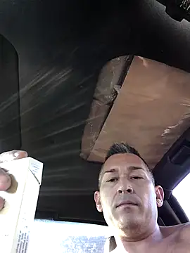 Snapshot of countryboi2002 chatting on 11.11.25 countryboi2002 online show from 11.11.25