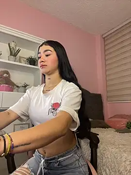 Snapshot of camila1_torres_ chatting on 11.24.25 camila1 torres online show from 11.24.25