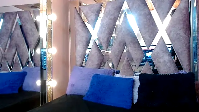 CRISTALHERRANZ online show from 10.04.25