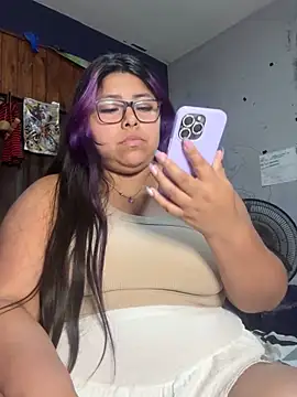 Snapshot of Lunarebelde chatting on 12.03.25 Lunarebelde online show from 12.03.25