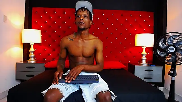 Snapshot of SkylerBigxxx chatting on 11.07.25 SkylerBigxxx online show from 11.07.25