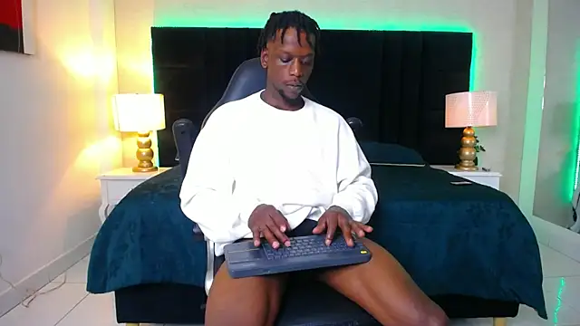 SkylerBigxxx online show from 07.08.26