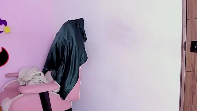 Snapshot of Yuni_kim chatting on 10.29.25 Yuni kim online show from 10.29.25