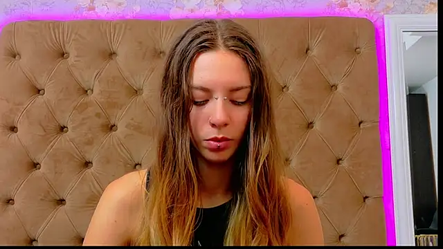 CoraVex online show from 06.11.26