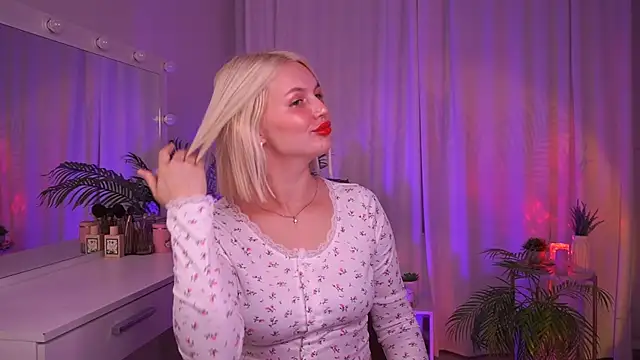 Snapshot of Amelia_Wells chatting on 09.18.25 Amelia Wells online show from 09.18.25