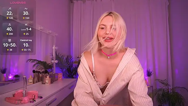 Snapshot of Amelia_Wells chatting on 10.10.25 Amelia Wells online show from 10.10.25